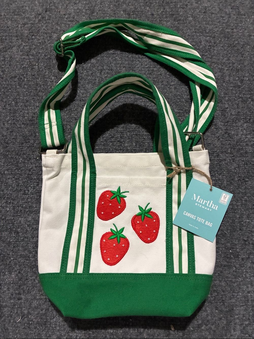 🎉 3/$25 NWT Martha Stewart White Canvas Tote w/Green Trim, Strawberry Appliqué